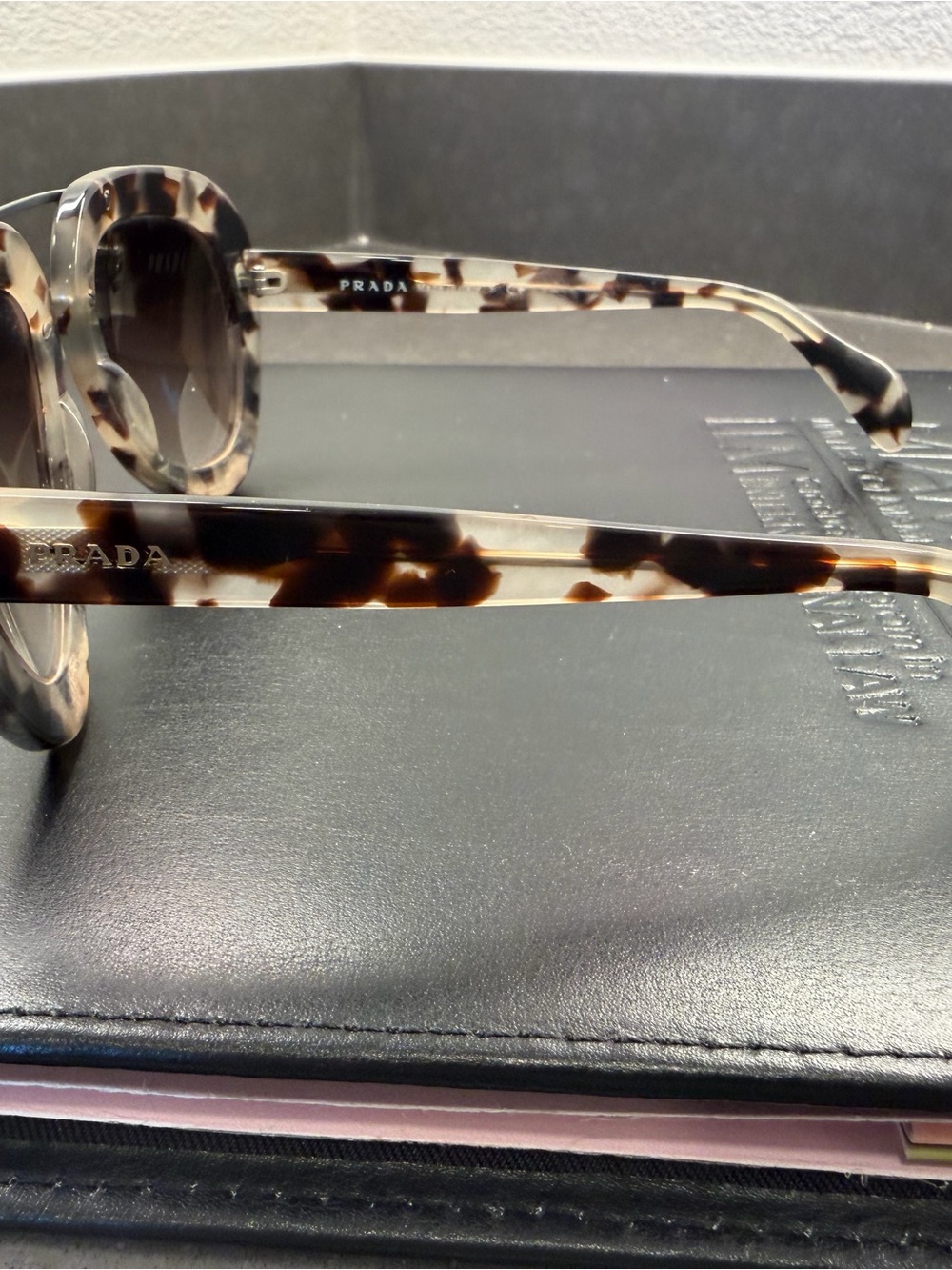 Prada Tortoiseshell Round Sunglasses with Brown Lenses with graduated contact le - Picture 3 of 8